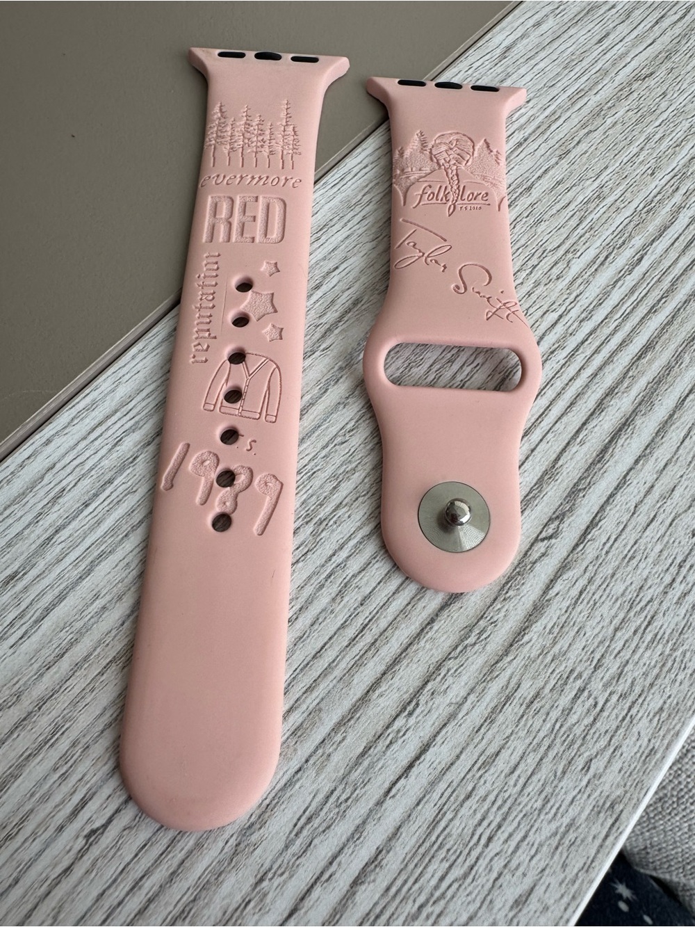 Taylor Swift Apple Watch Band - Light Pink